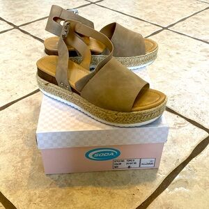 Soda Topic Platform Sandals - Size 8 M